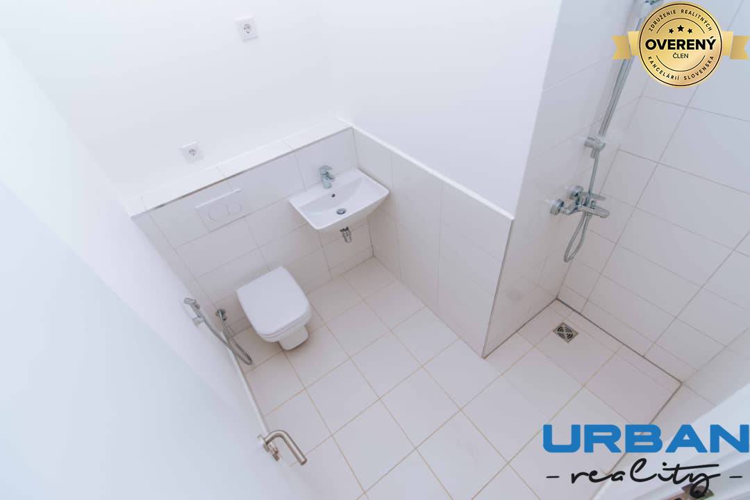 2 bedroom apartment bathroom.jpeg