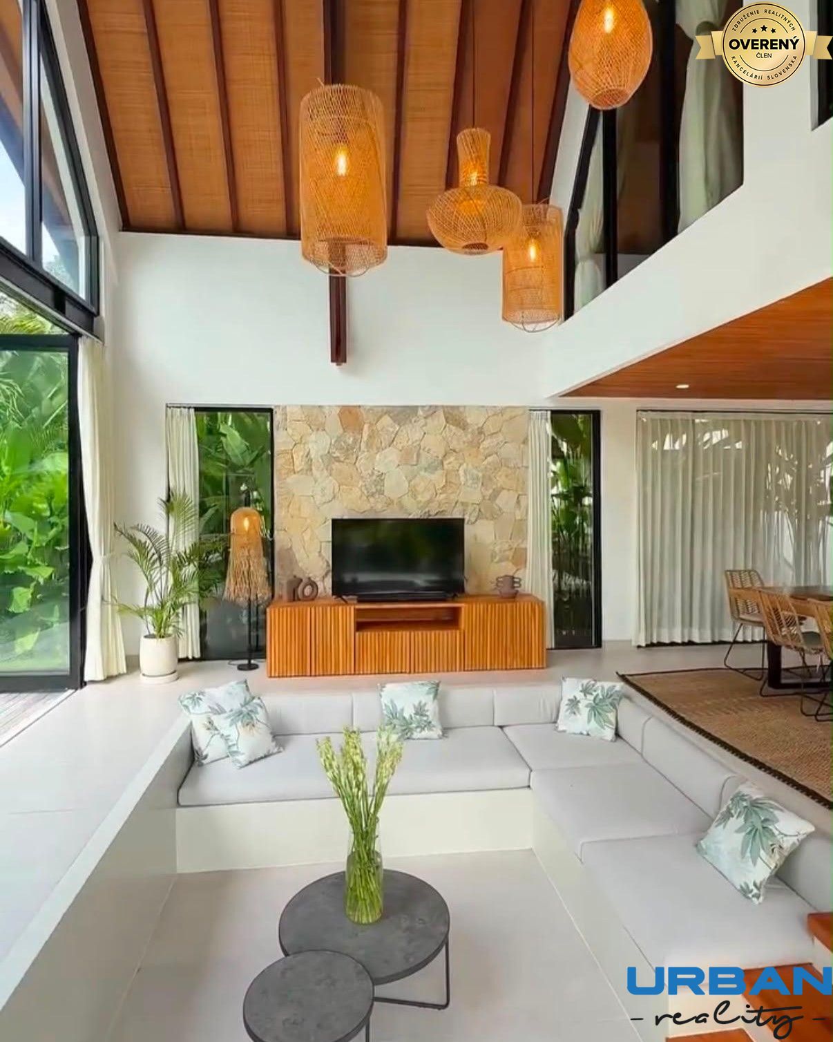 Living room with TV set 2.jpeg