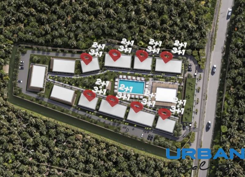 Plán výstavby bytov v Paje s označením jednotiek okolo bazéna v prírodnom prostredí.