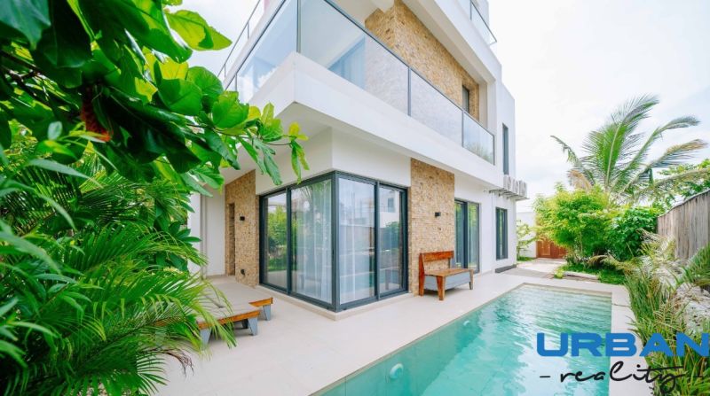 Family house with swimming pool in Fumba Town